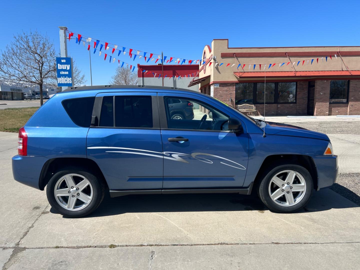 2007 /Gray JEEP COMPASS SPORT (1J8FF47W17D) with an 2.4L engine, 5-Speed Manual transmission, located at 3030 CY Ave, Casper, WY, 82604, (307) 265-3830, 42.827816, -106.357483 - Photo#3